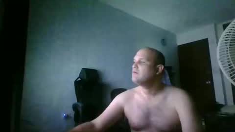 Snapshot of heavy_rebellxc chatting on 01-14-26, 04:07 Heavy Rebell online show from 01-14-26, 04:07