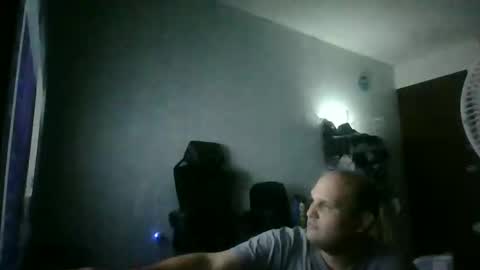 Snapshot of heavy_rebellxc chatting on 02-12-26, 05:13 Heavy Rebell online show from 02-12-26, 05:13