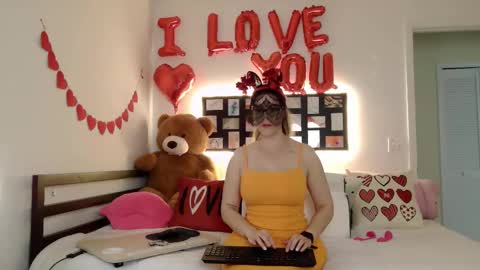 Snapshot of hebelongs2her chatting on 02-07-26, 03:16 hebelongs2her online show from 02-07-26, 03:16