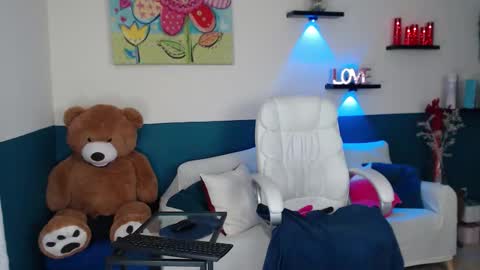 Snapshot of hebelongs2her chatting on 03-09-26, 08:57 hebelongs2her online show from 03-09-26, 08:57