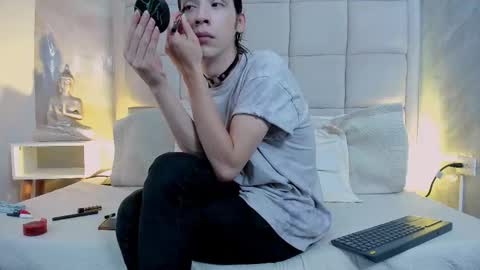 Snapshot of hecate1_ chatting on 10-24-25, 08:27 Keira Hecate online show from 10-24-25, 08:27