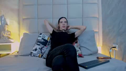 Snapshot of hecate1_ chatting on 11-05-25, 08:09 Keira Hecate online show from 11-05-25, 08:09