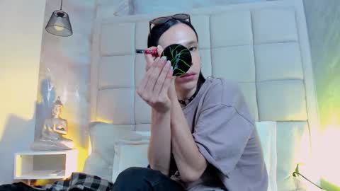 Snapshot of hecate1_ chatting on 11-11-25, 08:31 Keira Hecate online show from 11-11-25, 08:31