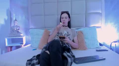 Snapshot of hecate1_ chatting on 11-18-25, 07:18 Keira Hecate online show from 11-18-25, 07:18