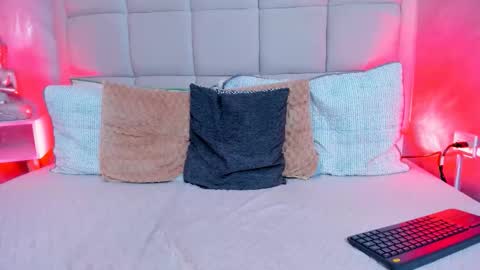 Snapshot of hecate1_ chatting on 11-21-25, 09:35 Keira Hecate online show from 11-21-25, 09:35