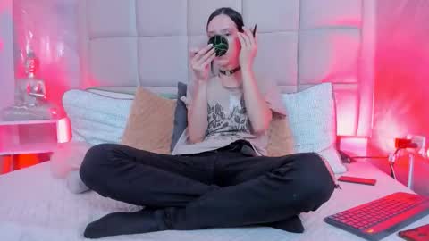 Snapshot of hecate1_ chatting on 11-25-25, 08:20 Keira Hecate online show from 11-25-25, 08:20