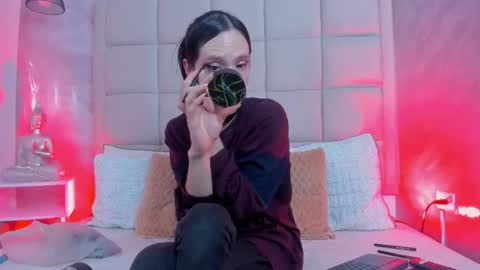 Snapshot of hecate1_ chatting on 11-27-25, 08:11 Keira Hecate online show from 11-27-25, 08:11