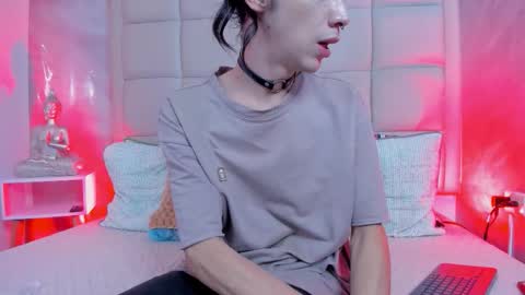 Snapshot of hecate1_ chatting on 11-28-25, 08:00 Keira Hecate online show from 11-28-25, 08:00