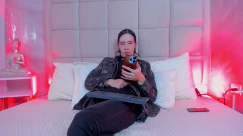 Snapshot of hecate1_ chatting on 11-29-25, 08:01 Keira Hecate online show from 11-29-25, 08:01