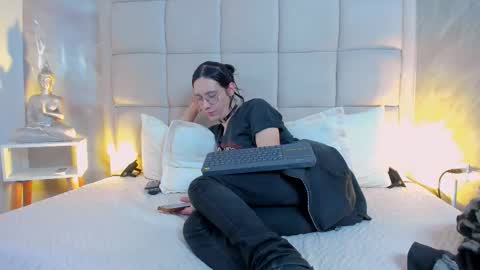 Snapshot of hecate1_ chatting on 12-03-25, 08:07 Keira Hecate online show from 12-03-25, 08:07