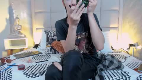 Snapshot of hecate1_ chatting on 12-13-25, 07:53 Keira Hecate online show from 12-13-25, 07:53