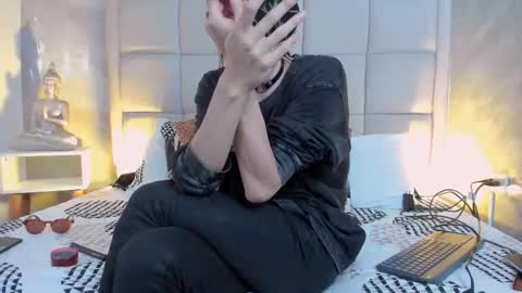 Snapshot of hecate1_ chatting on 12-14-25, 05:18 Keira Hecate online show from 12-14-25, 05:18