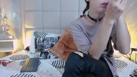 Snapshot of hecate1_ chatting on 12-16-25, 06:35 Keira Hecate online show from 12-16-25, 06:35