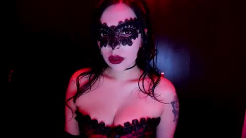 Snapshot of hecate_and_crow chatting on 10-31-25, 06:47 online show from 10-31-25, 06:47