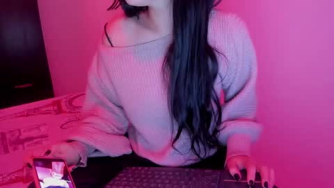 Snapshot of hecate_and_crow chatting on 11-12-25, 05:08 online show from 11-12-25, 05:08