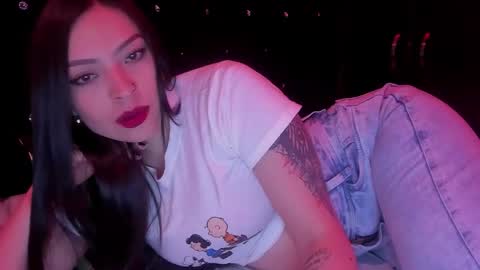 Snapshot of hecate_and_crow chatting on 01-18-26, 05:22 online show from 01-18-26, 05:22