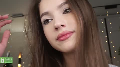 Snapshot of hecola chatting on 12-26-24, 12:38 Nika next stream  200pm GMT online show from 12-26-24, 12:38