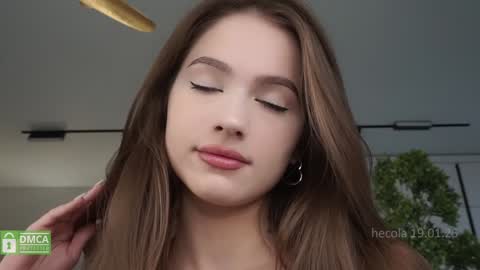 Snapshot of hecola chatting on 01-19-25, 09:33 Nika next stream  200pm GMT online show from 01-19-25, 09:33