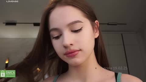 Snapshot of hecola chatting on 02-19-25, 02:12 Nika next stream  200pm GMT online show from 02-19-25, 02:12