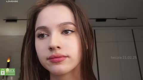 Snapshot of hecola chatting on 02-21-25, 05:20 Nika next stream  200pm GMT online show from 02-21-25, 05:20