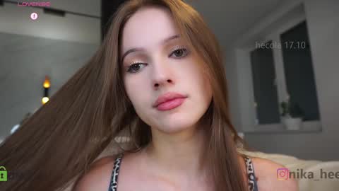 Snapshot of hecola chatting on 10-17-25, 02:19 Nika next stream  200pm GMT online show from 10-17-25, 02:19