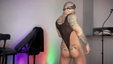 Snapshot of hectorramirezxxx chatting on 02-18-25, 03:10 LockedThug online show from 02-18-25, 03:10