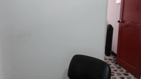 Snapshot of hefesto_69 chatting on 10-25-25, 08:36 hefesto_69 online show from 10-25-25, 08:36