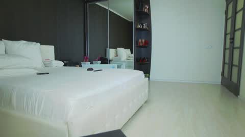 Helen online show from 01-24-25, 05:21