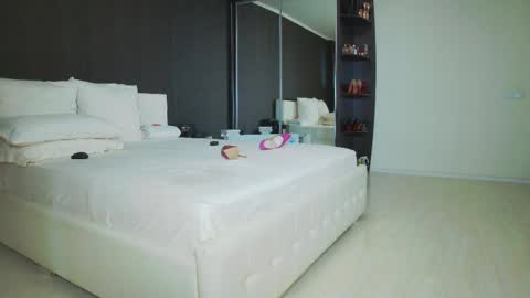 Helen online show from 02-24-25, 07:33