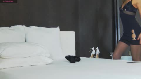 Helen online show from 10-22-25, 01:28