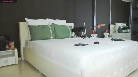 Helen online show from 11-14-25, 05:11