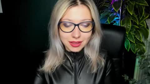 Heidi online show from 09-15-25, 04:23