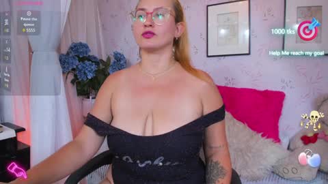 Snapshot of heidishayk chatting on 12-20-24, 04:25 ANTARA REY online show from 12-20-24, 04:25