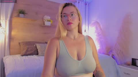 Snapshot of heidishayk chatting on 12-31-24, 05:18 ANTARA REY online show from 12-31-24, 05:18