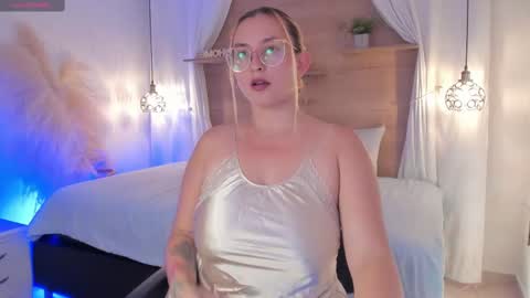 Snapshot of heidishayk chatting on 02-21-25, 07:21 ANTARA REY online show from 02-21-25, 07:21