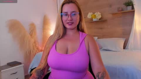 Snapshot of heidishayk chatting on 09-10-25, 07:36 ANTARA REY online show from 09-10-25, 07:36