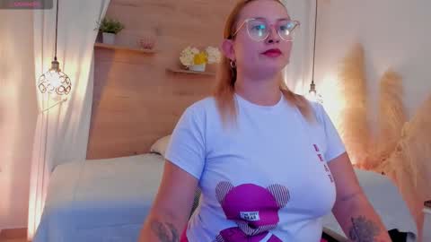 Snapshot of heidishayk chatting on 09-16-25, 07:04 ANTARA REY online show from 09-16-25, 07:04