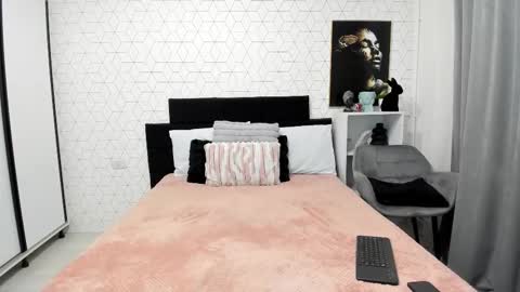 Snapshot of heidixcutie chatting on 11-05-25, 04:45 Heidi online show from 11-05-25, 04:45