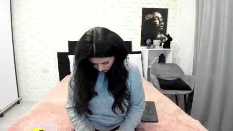 Snapshot of heidixcutie chatting on 11-10-25, 04:55 Heidi online show from 11-10-25, 04:55
