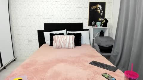 Snapshot of heidixcutie chatting on 11-27-25, 04:25 Heidi online show from 11-27-25, 04:25