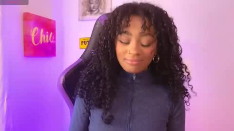 Snapshot of heily_fox chatting on 01-30-25, 07:39 HEILY  online show from 01-30-25, 07:39