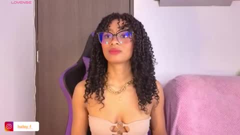 Snapshot of heily_fox chatting on 02-24-25, 05:11 HEILY  online show from 02-24-25, 05:11