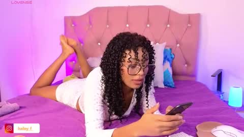 Snapshot of heily_fox chatting on 02-28-25, 09:15 HEILY  online show from 02-28-25, 09:15