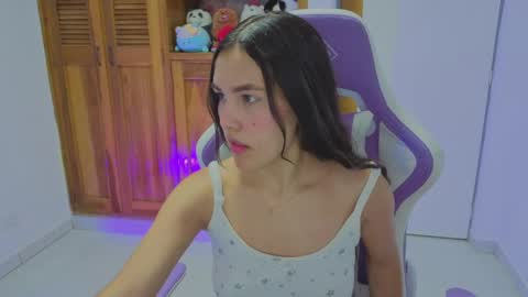 Snapshot of heilyevans chatting on 04-27-26, 06:50 Heily online show from 04-27-26, 06:50