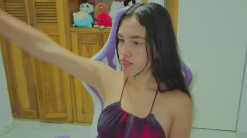 Snapshot of heilyevans chatting on 04-28-26, 02:44 Heily online show from 04-28-26, 02:44
