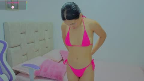 Snapshot of heilyevans chatting on 05-07-26, 01:05 Heily online show from 05-07-26, 01:05