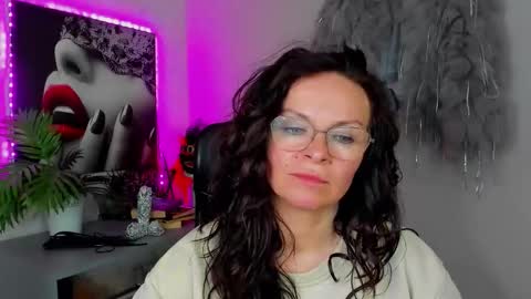 Snapshot of helen_79 chatting on 04-15-26, 02:57 Helen online show from 04-15-26, 02:57