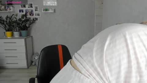 Helen sven online show from 09-15-25, 06:24