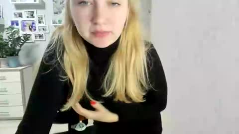 Helen sven online show from 10-17-25, 03:36