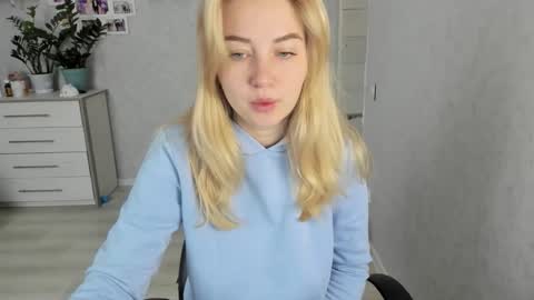 Helen sven online show from 10-28-25, 05:55